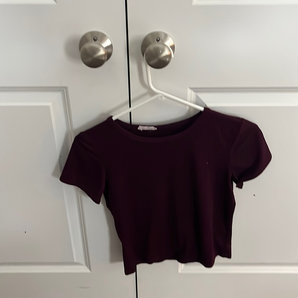 maroon tshirt